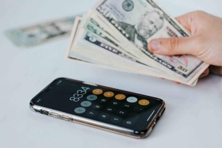 如何分析股票价格变动？格力股票下跌的原因是什么？