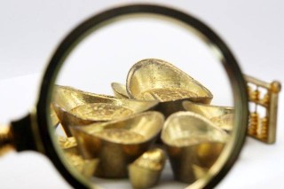 如何分析每盎司黄金价格的波动？价格波动受什么影响？