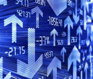 怎样确定实值期权报价的合理性？该报价受哪些因素影响？