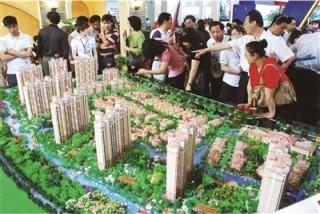 如何以较为经济的方式完成房子过户？这种方式在实际操作中需要注意什么？