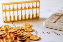 如何把握黄金价格的波动趋势？这种波动趋势对投资决策有何影响？
