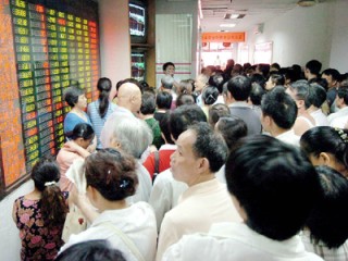如何分析散户不炒期货的原因？这些原因如何影响散户决策？