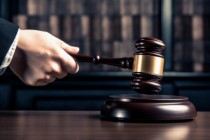 甘肃原副省长杨子兴涉两罪名被公诉：离职后受贿数额特别巨大