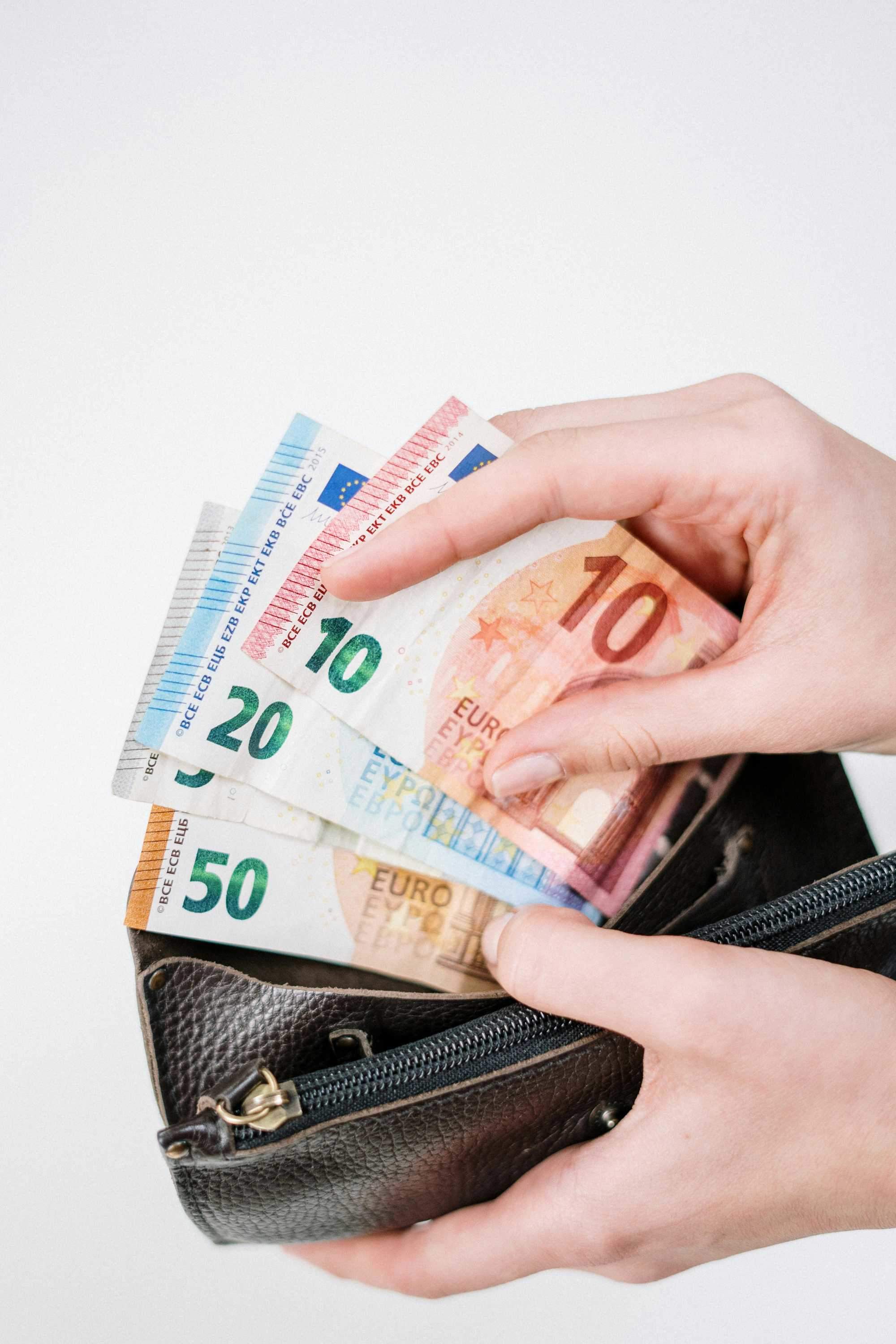 如何看待人物相关传闻在金融标题中的处理?为何要这样处理? 第1张 如何看待人物相关传闻在金融标题中的处理?为何要这样处理? 第1张